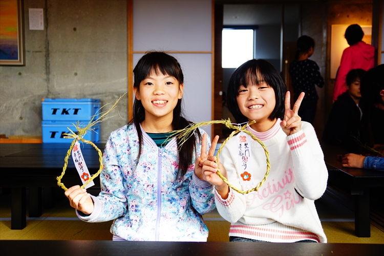 田んぼ学校しめ縄つくりとコシヒカリ試食会