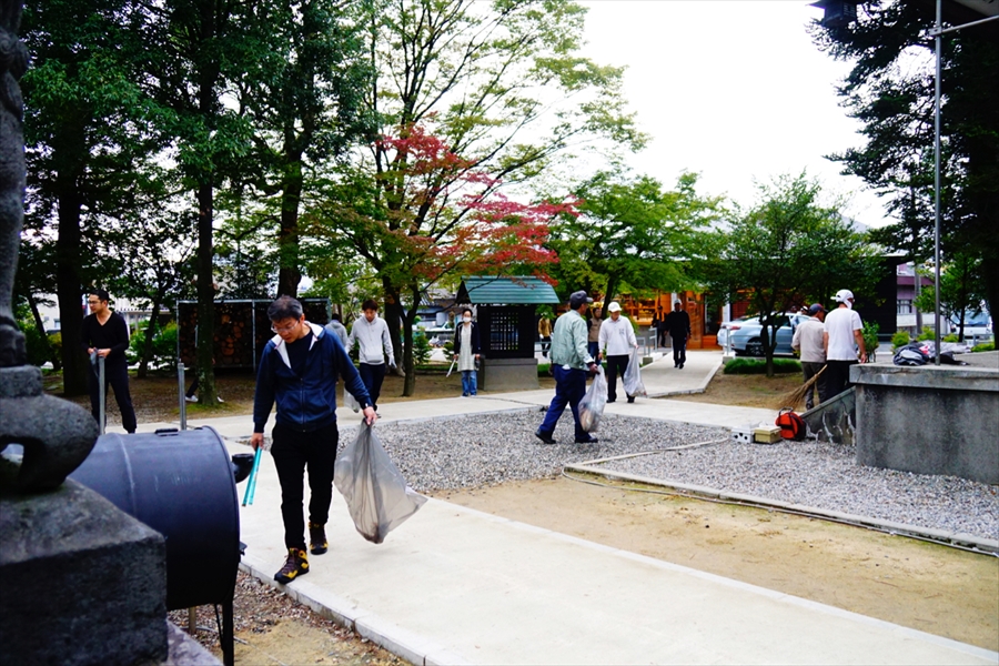境内清掃